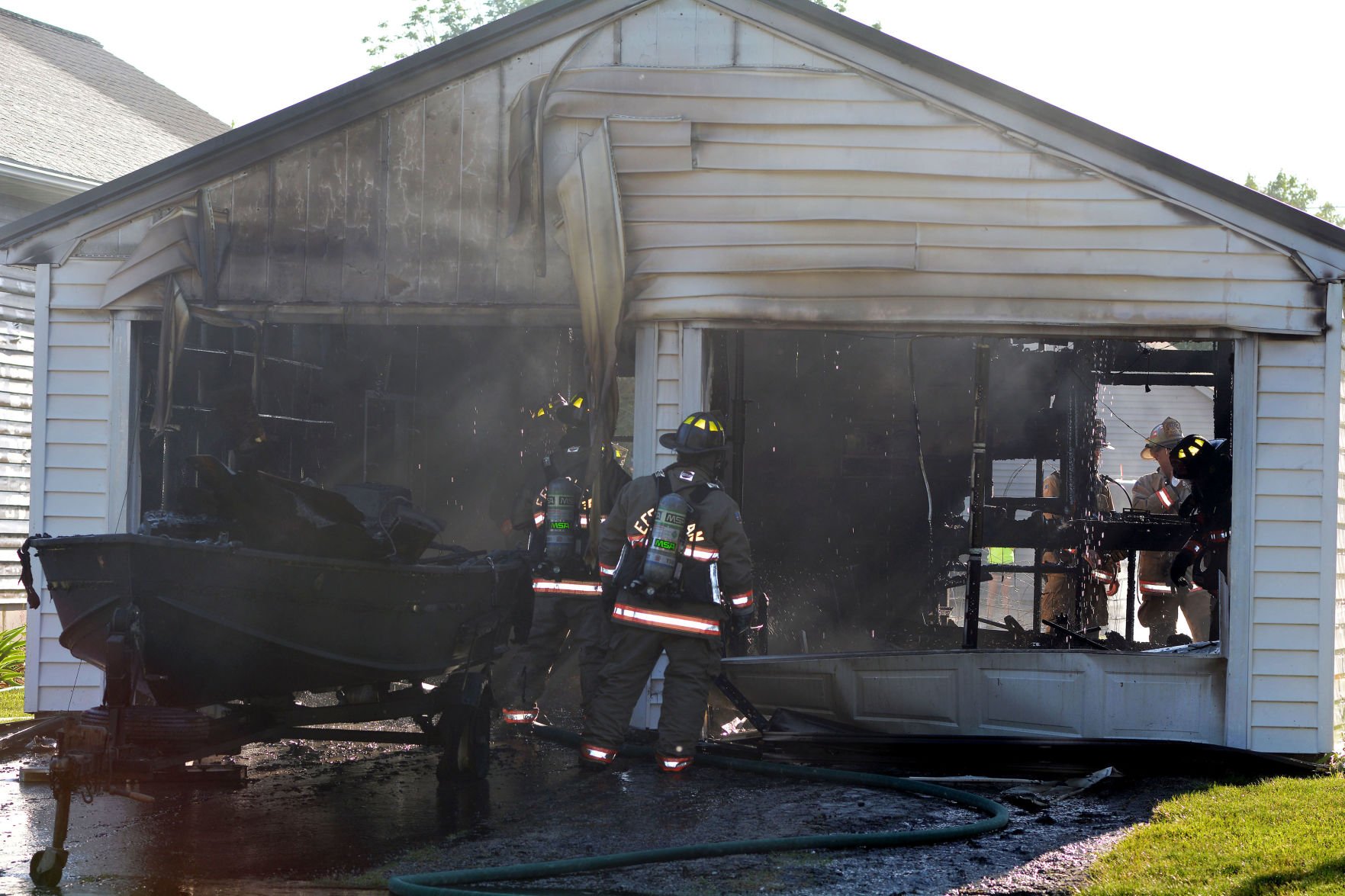 Effingham firefighters respond to garage fire